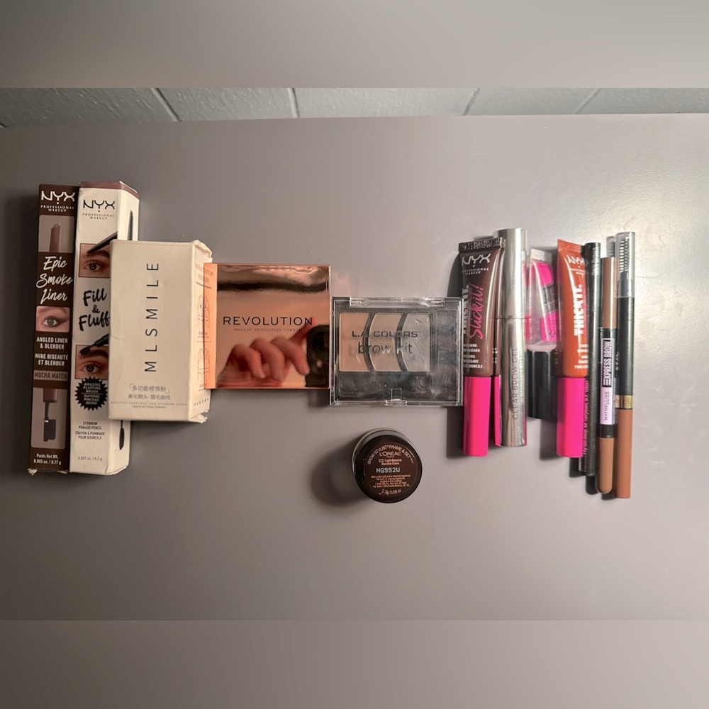9 eyebrow products,1 eyebrow stamp,2 glues,1 soap bar compact